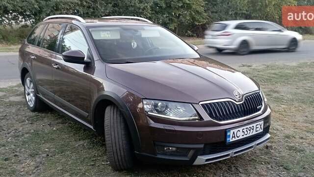 Коричневый Шкода Октавия Скаут, объемом двигателя 2 л и пробегом 257 тыс. км за 15900 $, фото 6 на Automoto.ua