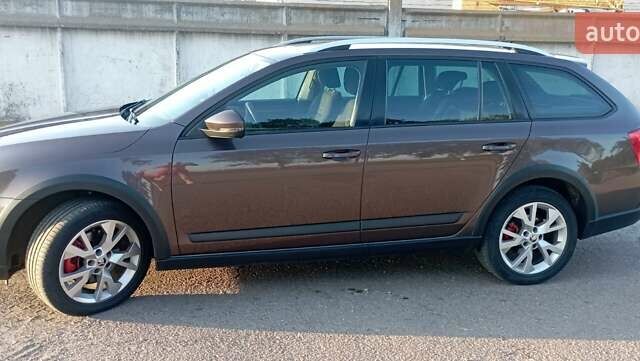 Коричневый Шкода Октавия Скаут, объемом двигателя 2 л и пробегом 257 тыс. км за 15900 $, фото 15 на Automoto.ua