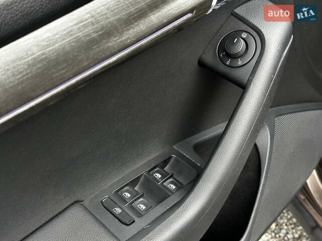 Коричневый Шкода Октавия Скаут, объемом двигателя 1.97 л и пробегом 231 тыс. км за 19699 $, фото 18 на Automoto.ua