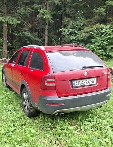 Красный Шкода Октавия Скаут, объемом двигателя 2 л и пробегом 351 тыс. км за 6500 $, фото 3 на Automoto.ua