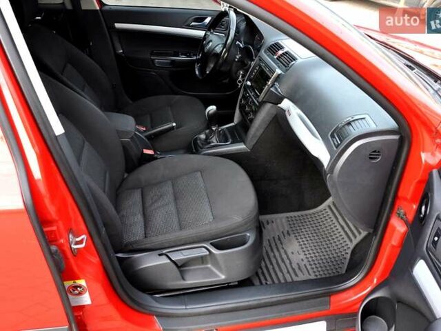 Червоний Шкода Octavia Scout, об'ємом двигуна 2 л та пробігом 269 тис. км за 6700 $, фото 26 на Automoto.ua