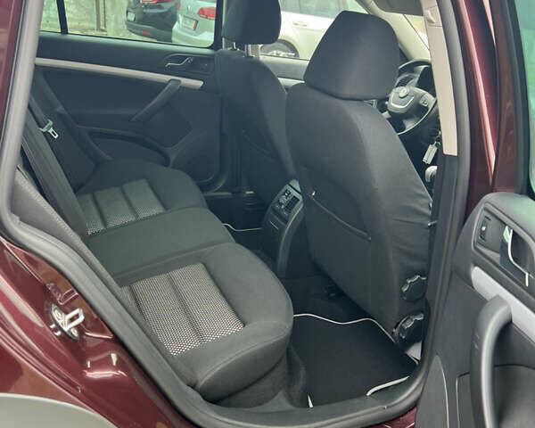 Шкода Октавия Скаут 2009 в Рожище на Automoto.ua Красный Шкода Октавия Скаут, объемом двигателя 1.8 л и пробегом 177 тыс. км за 8799 $, фото 17 на Automoto.ua
