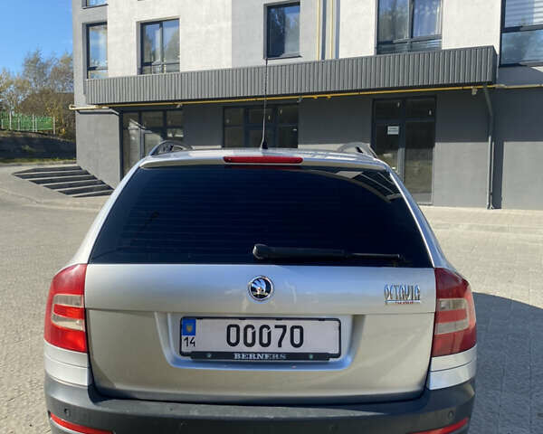 Шкода Октавия Скаут, объемом двигателя 2 л и пробегом 330 тыс. км за 7100 $, фото 7 на Automoto.ua