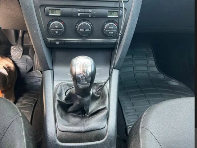 Шкода Октавия Скаут 2006 в Полтаве на Automoto.ua Серый Шкода Октавия Скаут, объемом двигателя 2 л и пробегом 270 тыс. км за 6500 $, фото 3 на Automoto.ua