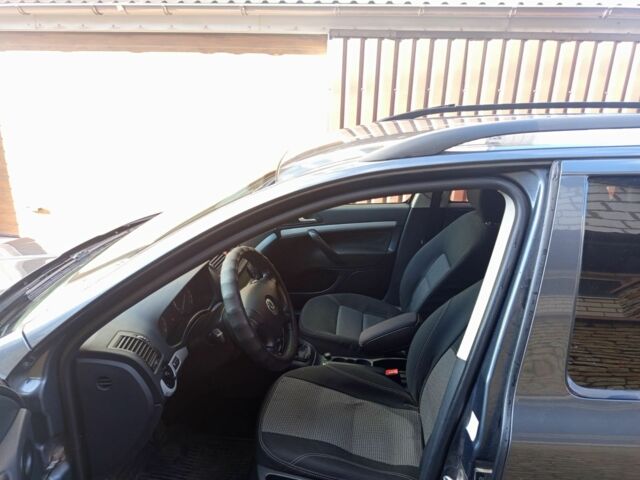 Серый Шкода Октавия Скаут, объемом двигателя 1.9 л и пробегом 280 тыс. км за 4700 $, фото 3 на Automoto.ua