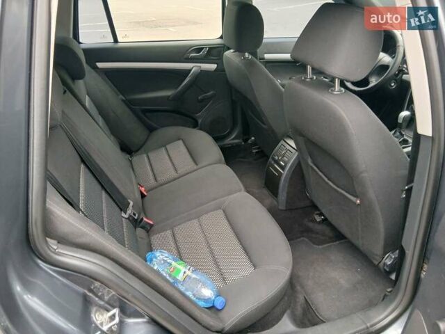 Серый Шкода Октавия Скаут, объемом двигателя 2 л и пробегом 248 тыс. км за 4999 $, фото 5 на Automoto.ua