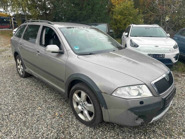 Серый Шкода Октавия Скаут, объемом двигателя 2 л и пробегом 297 тыс. км за 3800 $, фото 1 на Automoto.ua