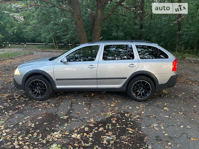 Сірий Шкода Octavia Scout, об'ємом двигуна 2 л та пробігом 287 тис. км за 6900 $, фото 12 на Automoto.ua