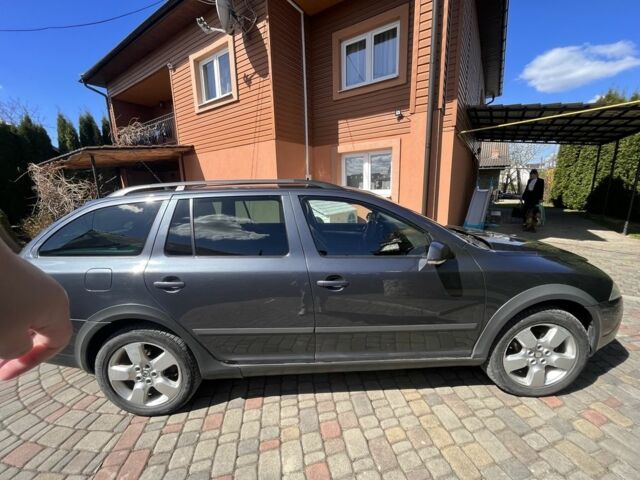 Серый Шкода Октавия Скаут, объемом двигателя 2 л и пробегом 300 тыс. км за 5200 $, фото 5 на Automoto.ua