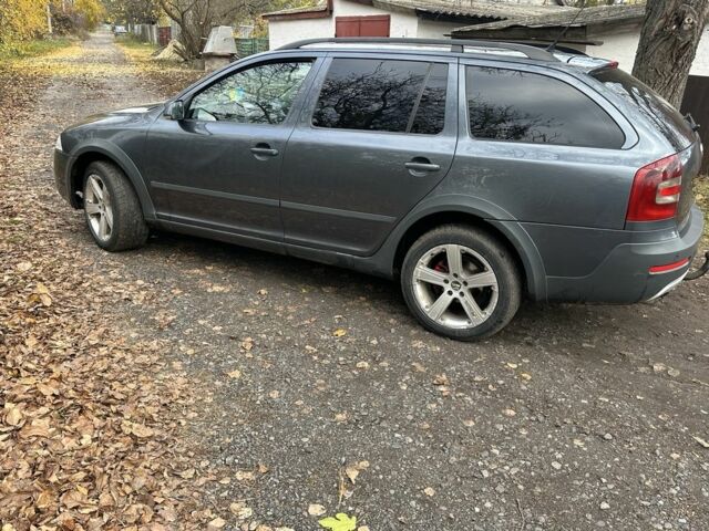Сірий Шкода Octavia Scout, об'ємом двигуна 2 л та пробігом 281 тис. км за 3500 $, фото 4 на Automoto.ua