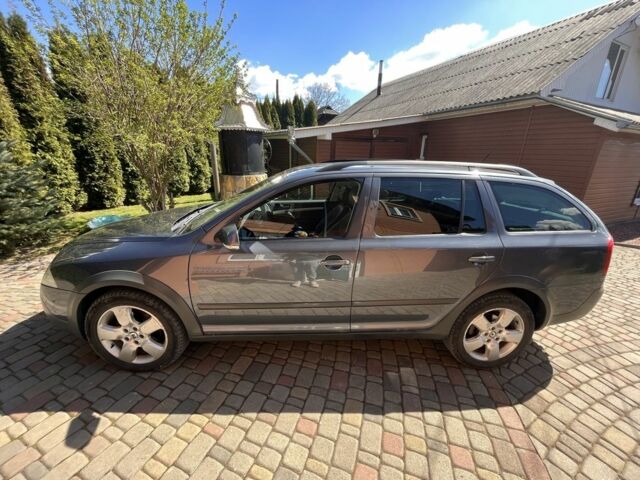 Серый Шкода Октавия Скаут, объемом двигателя 2 л и пробегом 300 тыс. км за 5200 $, фото 6 на Automoto.ua