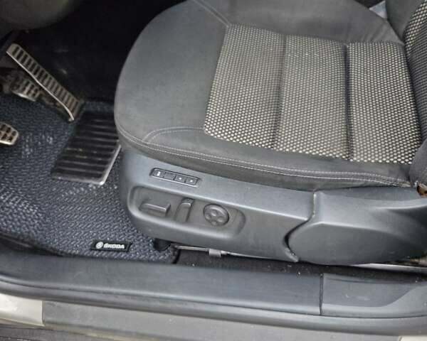 Сірий Шкода Octavia Scout, об'ємом двигуна 2 л та пробігом 319 тис. км за 8200 $, фото 6 на Automoto.ua