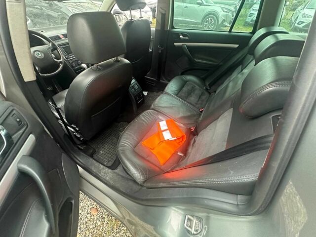 Серый Шкода Октавия Скаут, объемом двигателя 2 л и пробегом 297 тыс. км за 3800 $, фото 4 на Automoto.ua