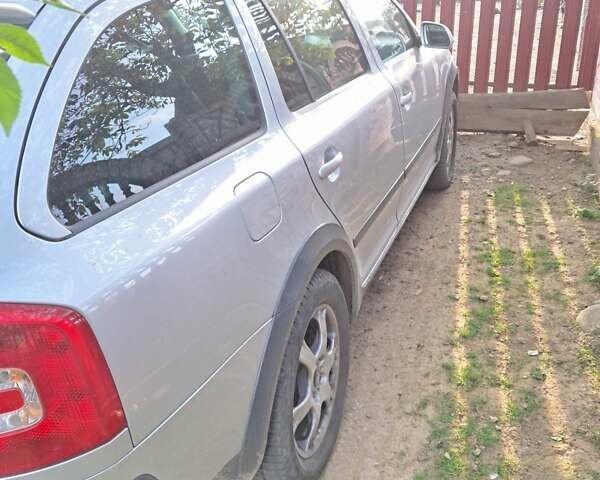 Серый Шкода Октавия Скаут, объемом двигателя 2 л и пробегом 400 тыс. км за 7800 $, фото 5 на Automoto.ua