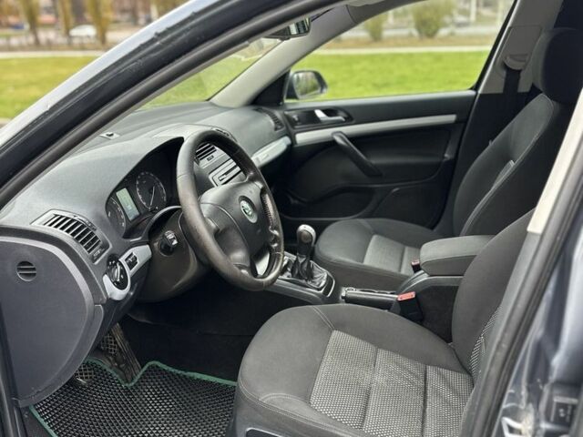 Сірий Шкода Octavia Scout, об'ємом двигуна 2 л та пробігом 285 тис. км за 4200 $, фото 10 на Automoto.ua