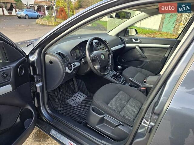 Серый Шкода Октавия Скаут, объемом двигателя 2 л и пробегом 213 тыс. км за 6200 $, фото 18 на Automoto.ua