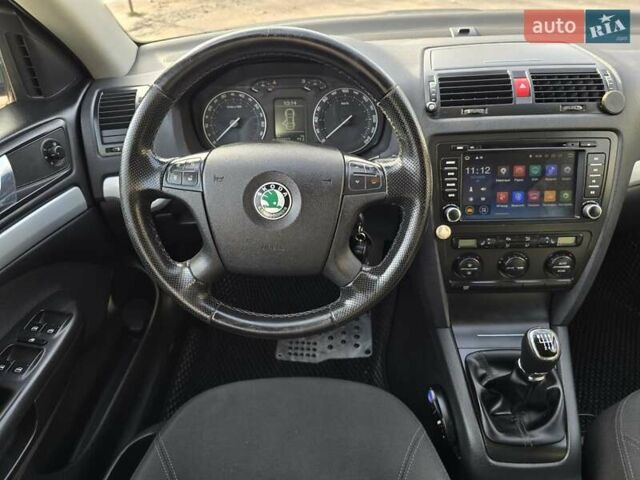 Серый Шкода Октавия Скаут, объемом двигателя 2 л и пробегом 213 тыс. км за 6200 $, фото 28 на Automoto.ua