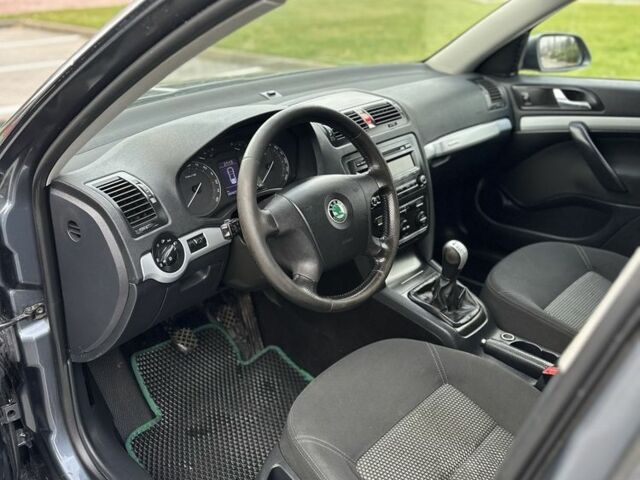 Сірий Шкода Octavia Scout, об'ємом двигуна 2 л та пробігом 285 тис. км за 4200 $, фото 22 на Automoto.ua