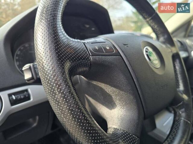 Серый Шкода Октавия Скаут, объемом двигателя 2 л и пробегом 213 тыс. км за 6200 $, фото 44 на Automoto.ua