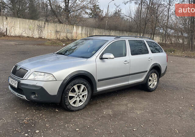 Серый Шкода Октавия Скаут, объемом двигателя 2 л и пробегом 250 тыс. км за 7000 $, фото 1 на Automoto.ua