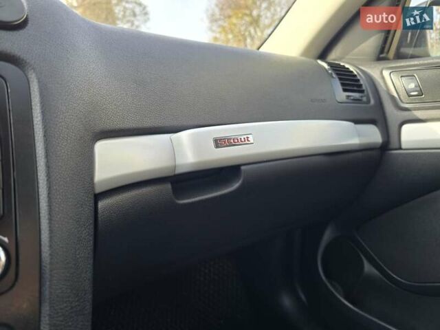 Серый Шкода Октавия Скаут, объемом двигателя 2 л и пробегом 213 тыс. км за 6200 $, фото 27 на Automoto.ua