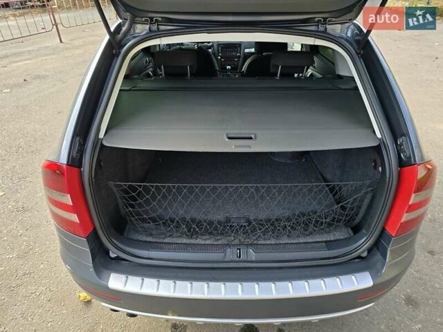Серый Шкода Октавия Скаут, объемом двигателя 2 л и пробегом 213 тыс. км за 6200 $, фото 30 на Automoto.ua