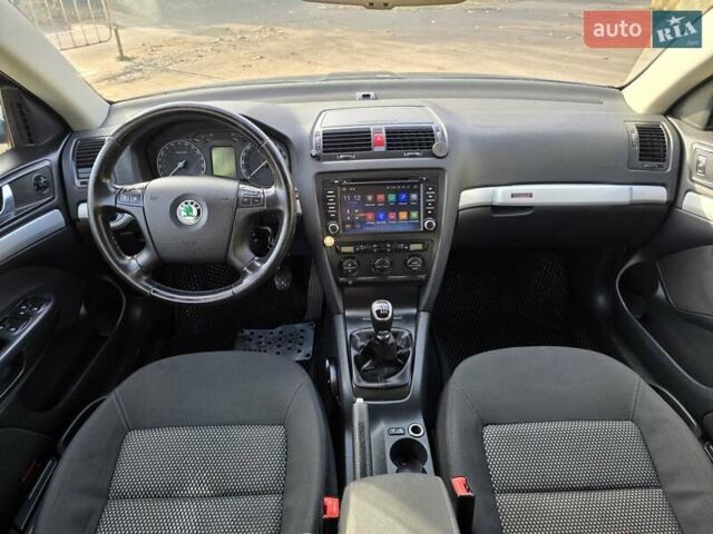 Серый Шкода Октавия Скаут, объемом двигателя 2 л и пробегом 213 тыс. км за 6200 $, фото 21 на Automoto.ua