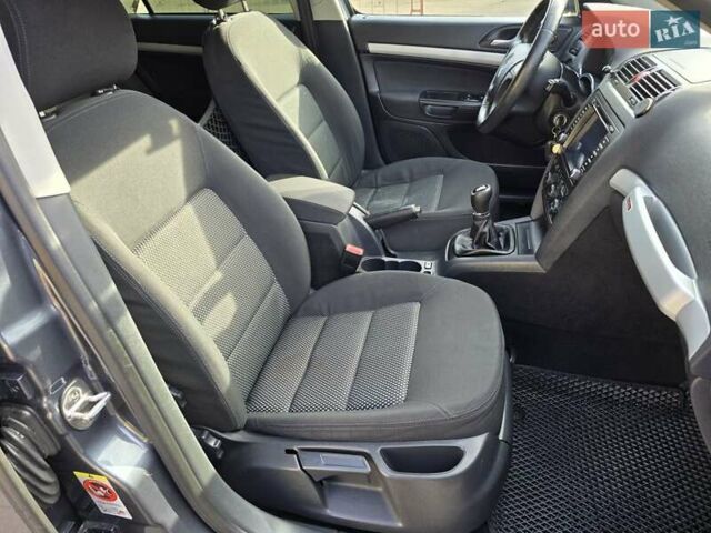 Серый Шкода Октавия Скаут, объемом двигателя 2 л и пробегом 213 тыс. км за 6200 $, фото 39 на Automoto.ua