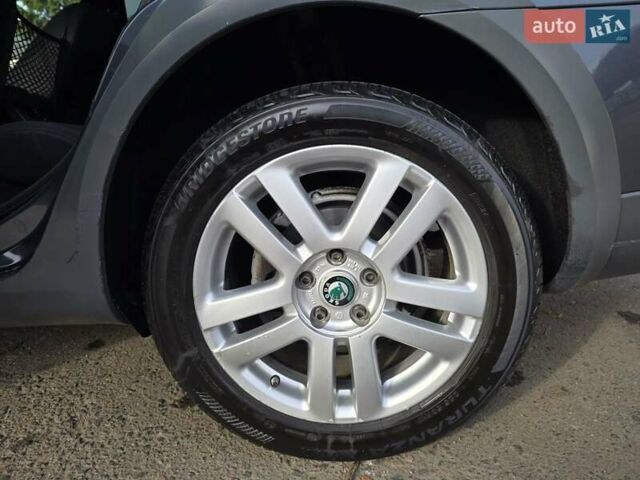 Серый Шкода Октавия Скаут, объемом двигателя 2 л и пробегом 213 тыс. км за 6200 $, фото 25 на Automoto.ua