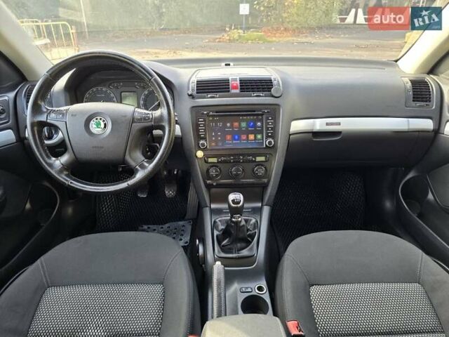 Серый Шкода Октавия Скаут, объемом двигателя 2 л и пробегом 213 тыс. км за 6200 $, фото 20 на Automoto.ua