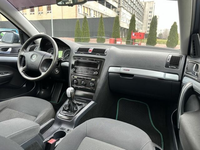 Сірий Шкода Octavia Scout, об'ємом двигуна 2 л та пробігом 285 тис. км за 4200 $, фото 16 на Automoto.ua