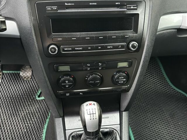 Сірий Шкода Octavia Scout, об'ємом двигуна 2 л та пробігом 285 тис. км за 4200 $, фото 20 на Automoto.ua