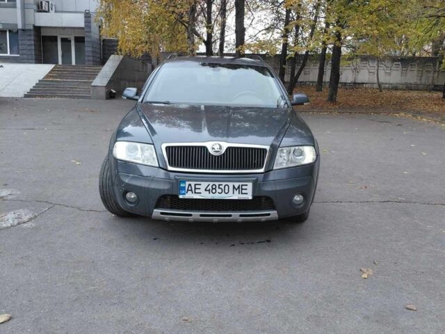Серый Шкода Октавия Скаут, объемом двигателя 2 л и пробегом 330 тыс. км за 6300 $, фото 2 на Automoto.ua