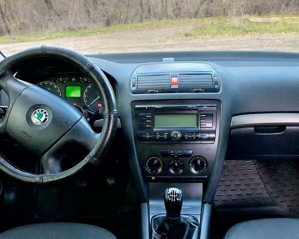 Сірий Шкода Octavia Scout, об'ємом двигуна 1.9 л та пробігом 384 тис. км за 5400 $, фото 5 на Automoto.ua