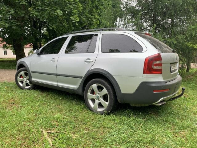 Сірий Шкода Octavia Scout, об'ємом двигуна 2 л та пробігом 470 тис. км за 8000 $, фото 3 на Automoto.ua