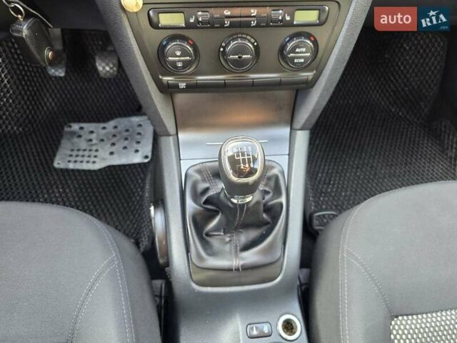 Серый Шкода Октавия Скаут, объемом двигателя 2 л и пробегом 213 тыс. км за 6200 $, фото 22 на Automoto.ua