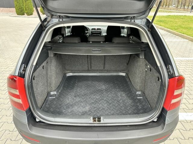 Сірий Шкода Octavia Scout, об'ємом двигуна 2 л та пробігом 285 тис. км за 4200 $, фото 18 на Automoto.ua