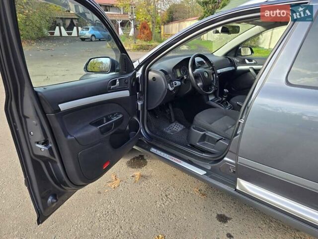 Серый Шкода Октавия Скаут, объемом двигателя 2 л и пробегом 213 тыс. км за 6200 $, фото 19 на Automoto.ua