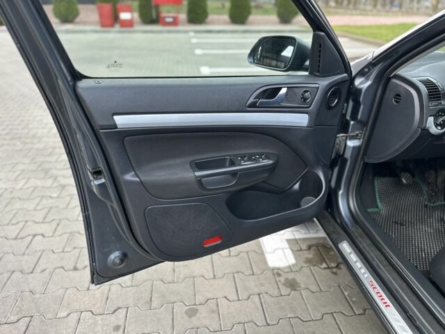 Сірий Шкода Octavia Scout, об'ємом двигуна 2 л та пробігом 285 тис. км за 4200 $, фото 11 на Automoto.ua