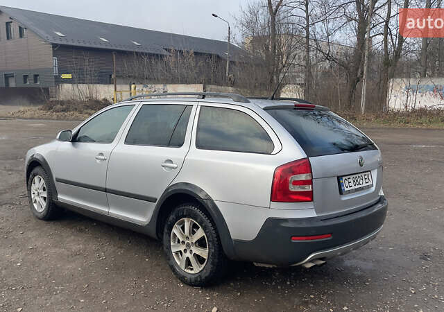 Серый Шкода Октавия Скаут, объемом двигателя 2 л и пробегом 250 тыс. км за 7000 $, фото 2 на Automoto.ua