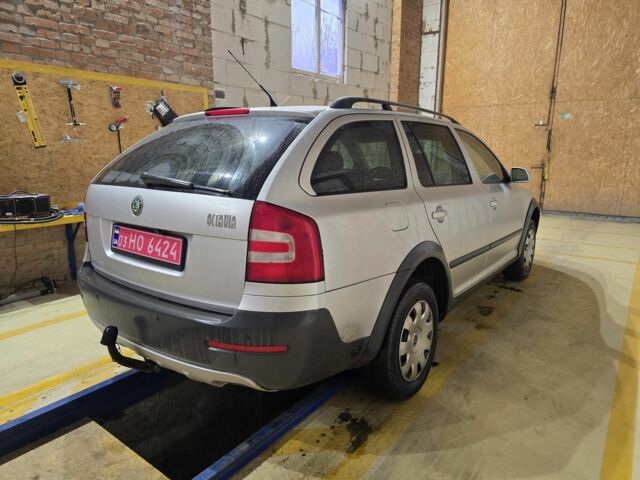 Сірий Шкода Octavia Scout, об'ємом двигуна 1.6 л та пробігом 211 тис. км за 7500 $, фото 6 на Automoto.ua