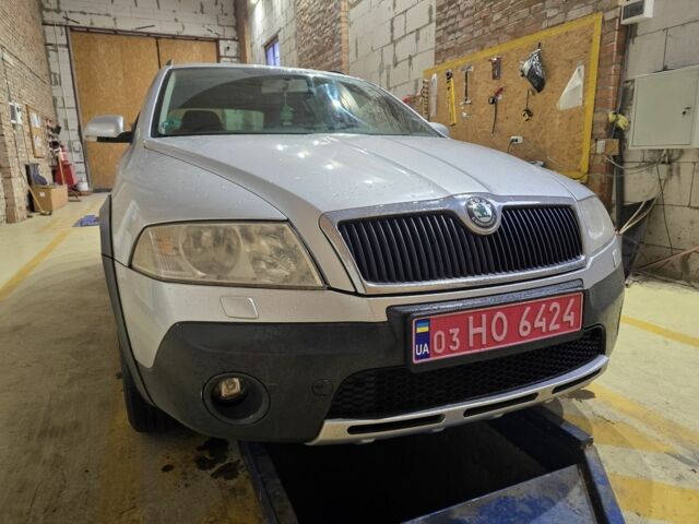 Сірий Шкода Octavia Scout, об'ємом двигуна 1.6 л та пробігом 211 тис. км за 7500 $, фото 8 на Automoto.ua