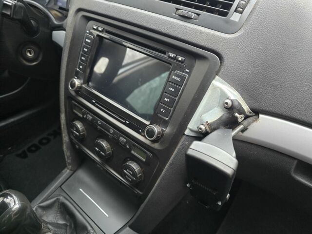 Сірий Шкода Octavia Scout, об'ємом двигуна 1.6 л та пробігом 211 тис. км за 7500 $, фото 11 на Automoto.ua