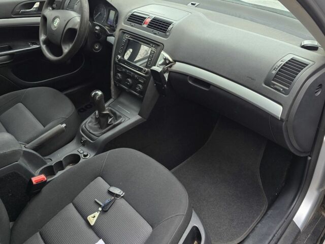 Сірий Шкода Octavia Scout, об'ємом двигуна 1.6 л та пробігом 211 тис. км за 7500 $, фото 12 на Automoto.ua