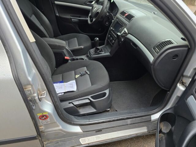 Сірий Шкода Octavia Scout, об'ємом двигуна 1.6 л та пробігом 211 тис. км за 7500 $, фото 10 на Automoto.ua