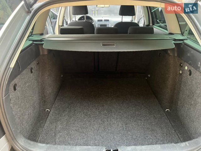 Серый Шкода Октавия Скаут, объемом двигателя 2 л и пробегом 230 тыс. км за 8990 $, фото 38 на Automoto.ua