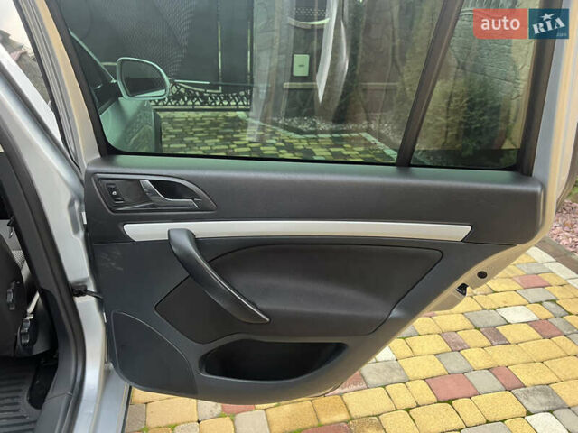 Серый Шкода Октавия Скаут, объемом двигателя 2 л и пробегом 230 тыс. км за 8990 $, фото 33 на Automoto.ua