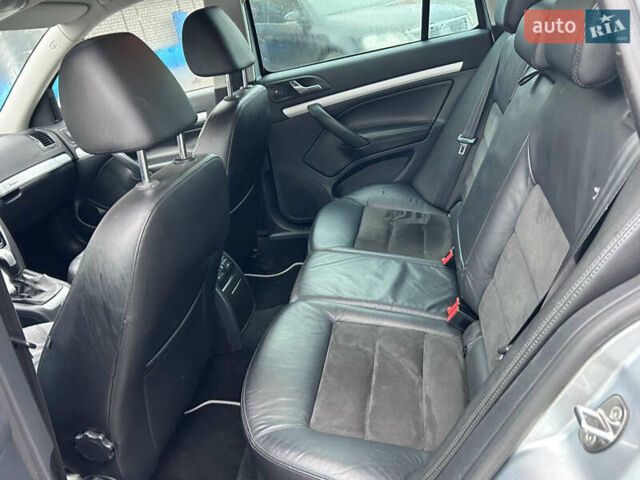 Серый Шкода Октавия Скаут, объемом двигателя 1.8 л и пробегом 247 тыс. км за 10200 $, фото 12 на Automoto.ua