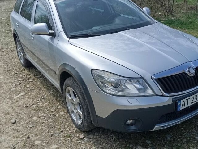 Серый Шкода Октавия Скаут, объемом двигателя 2 л и пробегом 256 тыс. км за 9000 $, фото 2 на Automoto.ua