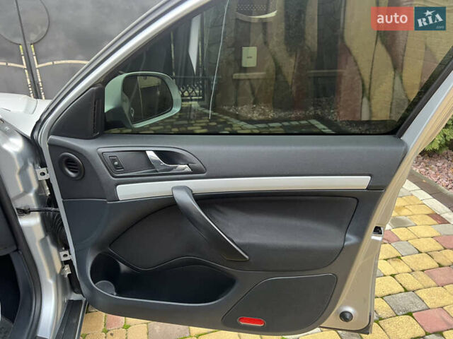 Серый Шкода Октавия Скаут, объемом двигателя 2 л и пробегом 230 тыс. км за 8990 $, фото 35 на Automoto.ua